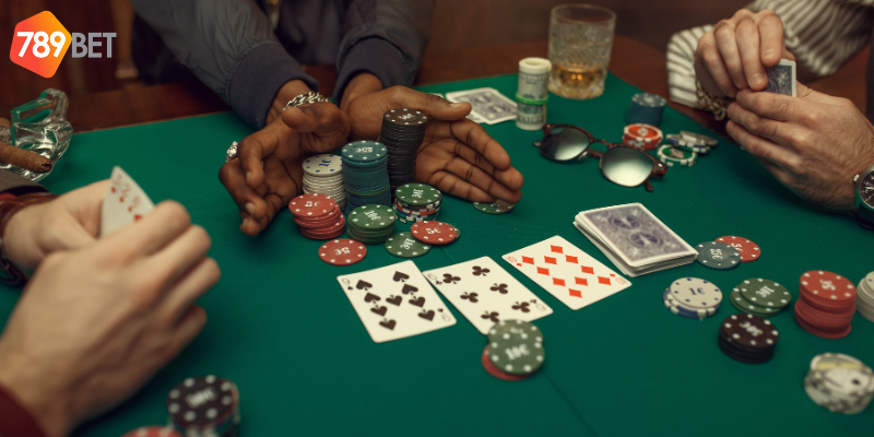 Xây dựng mẹo chơi poker trực tuyến bằng luật chơi cơ bản